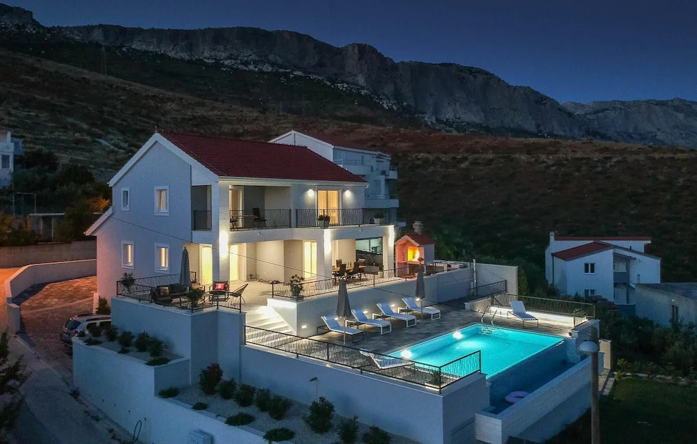 Amazing Home In Kucine