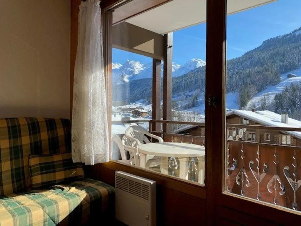 Appartement 2 pièces + coin montagne, balcon sud, au centre du village - FR-1-458-139