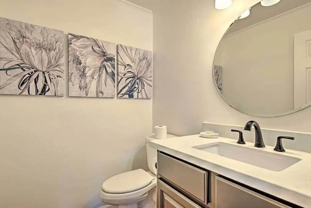 Upscale Phoenix Abode: Walk to South Mountain Park