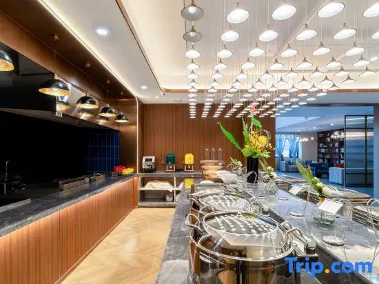 Lanou International Hotel (Guangyuan Aoti Center Branch)