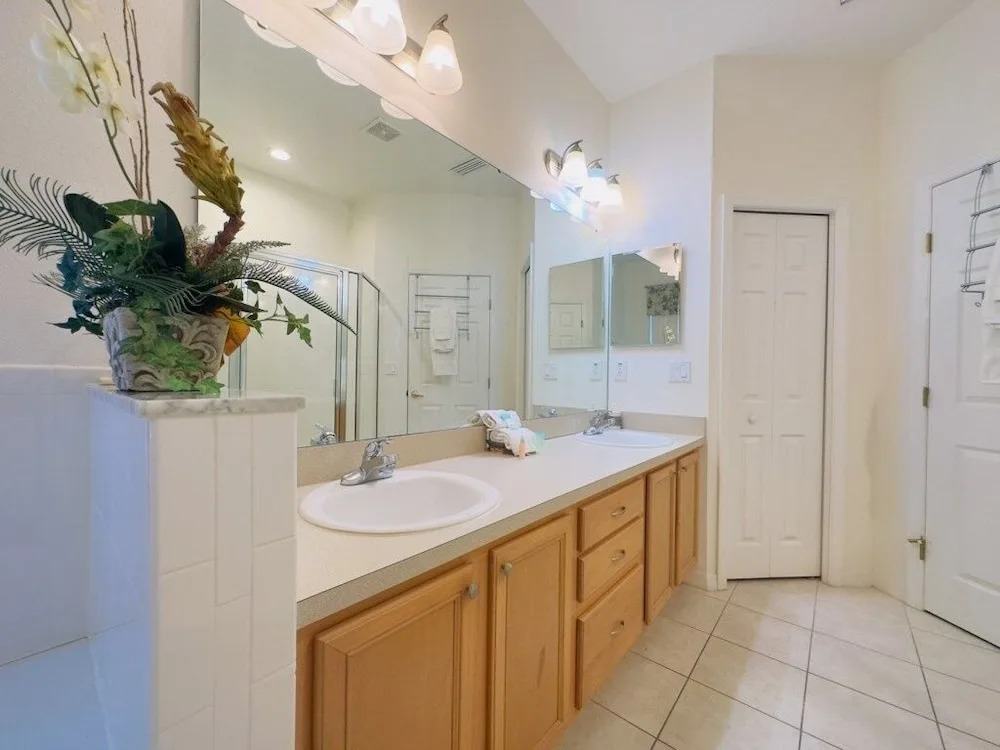 Fantastic 4 Bed Home With Private Pool & Spa 137mh 4 Bedroom Villa by RedAwning