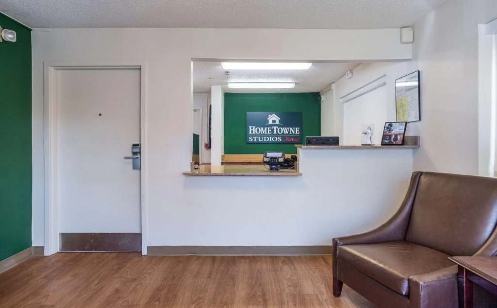 HomeTowne Studios Nashville - Airport/ Briley Pkwy