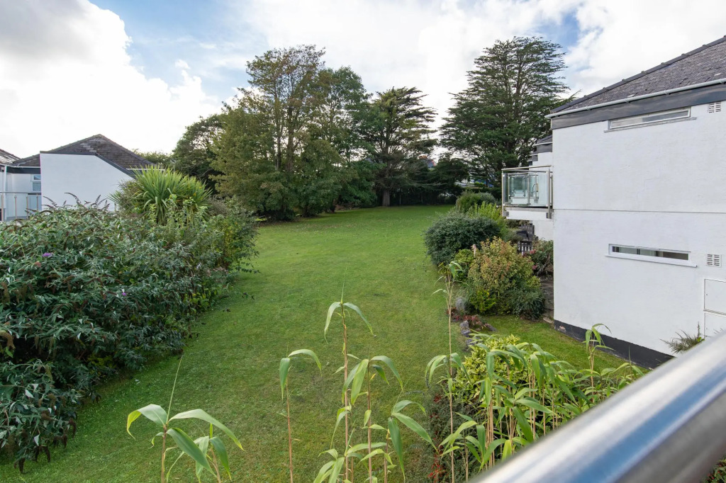 25 Coedrath Park - Sea Views From Balcony Short Walk to Beach Parking