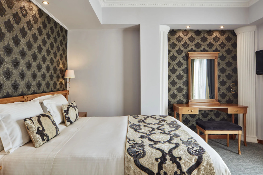 Ava Hotel and Suites