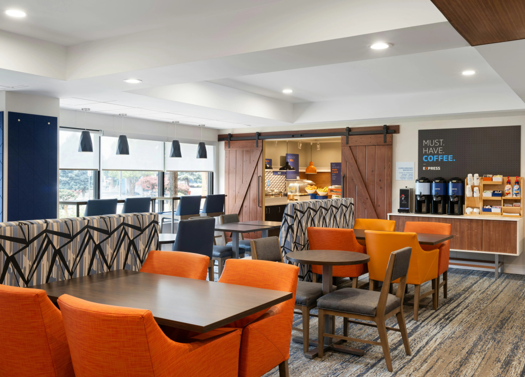 Holiday Inn Express Indianapolis Airport by IHG