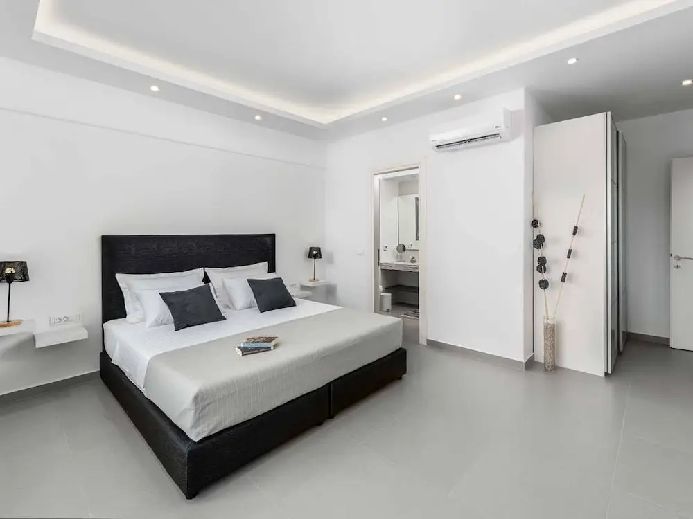 Villa Summer Light