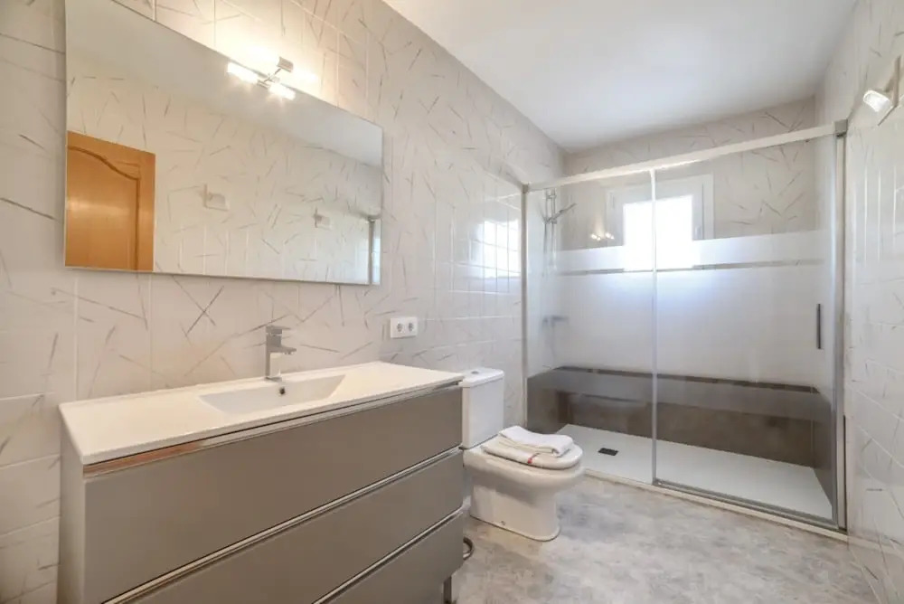 Villa - 4 Bedrooms with Pool and WiFi - 104984