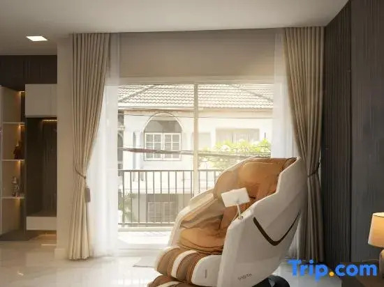 Bangkoks most beautiful modern villa-with massage