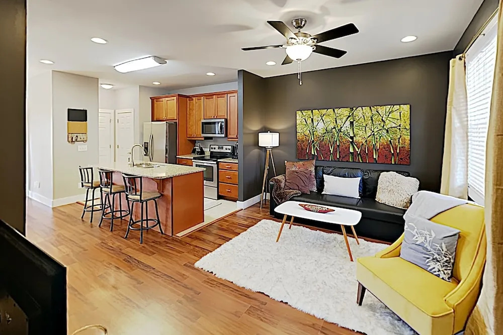 New Listing! New-build , Near Downtown 5 Bedroom Home