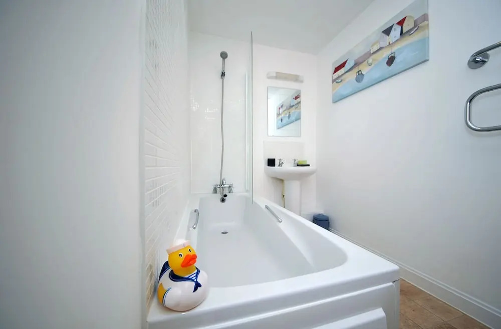 Lloyd George Avenue Apartments Sleeps 3
