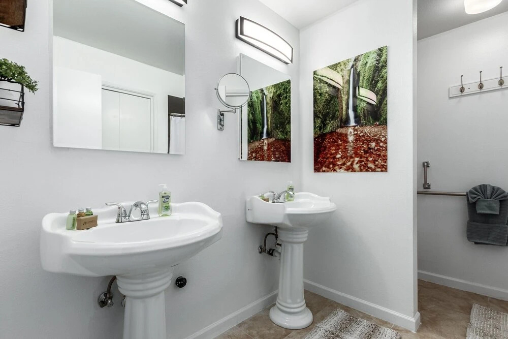 29th Phoenix 4 Bedroom Home by Redawning