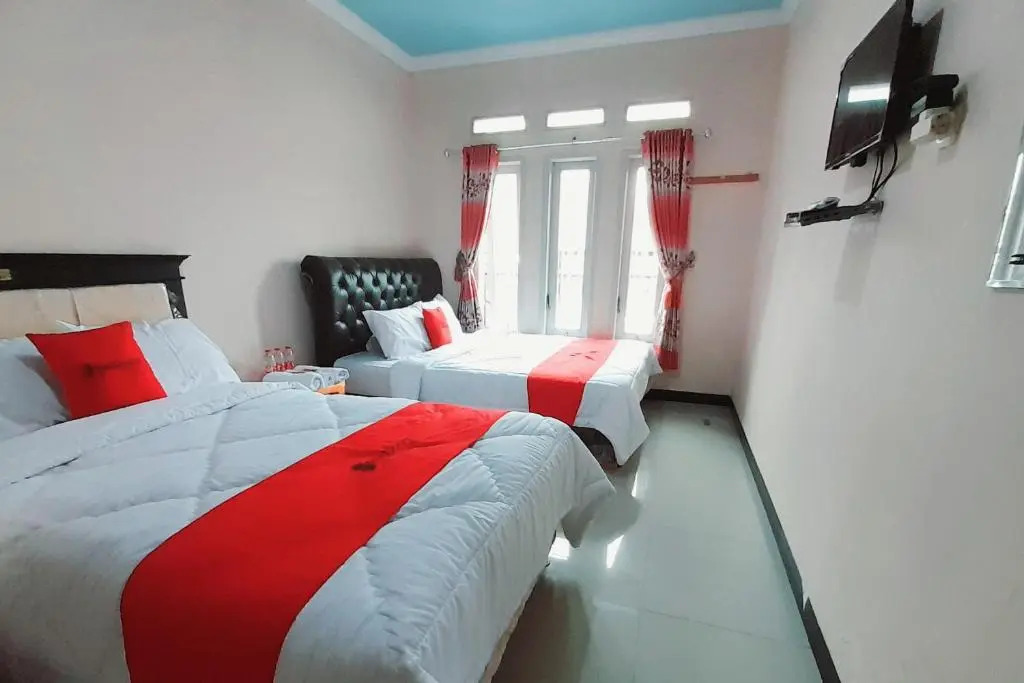 RedDoorz Syariah near Komplek Candi Arjuna Dieng 2