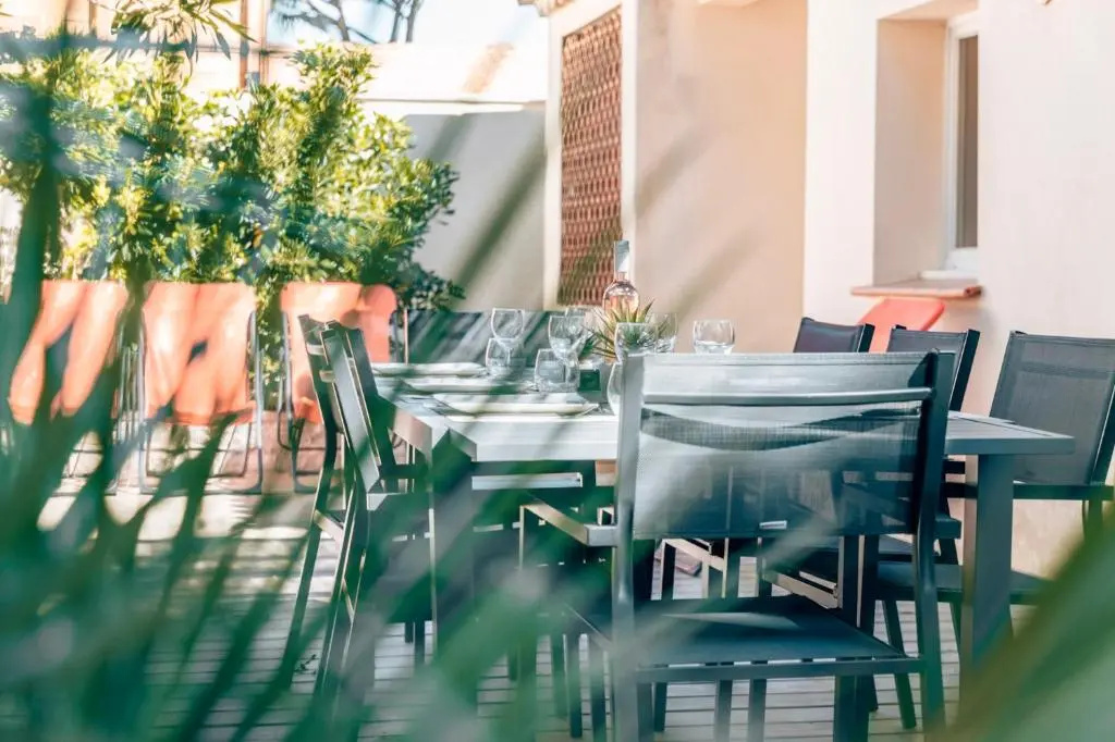 Maison Familiale avec Piscine Privée, plage à pied, Frais Obligatoires à régler à l'arrivée, Linge 15e par pers & Ménage 70e par séjour voir profil Mandatory fees in cash to be paid on arrival linen 15e per person 70e housekeeping per stay