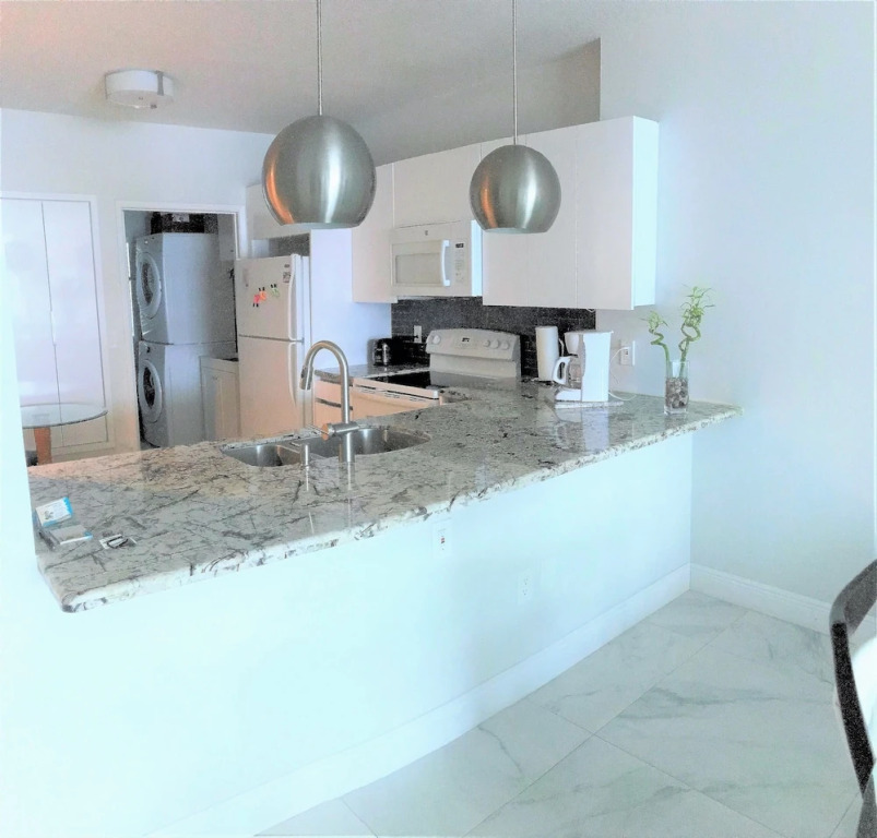 Le Marina Bay 403- Condo 5 People. Sunny Isles