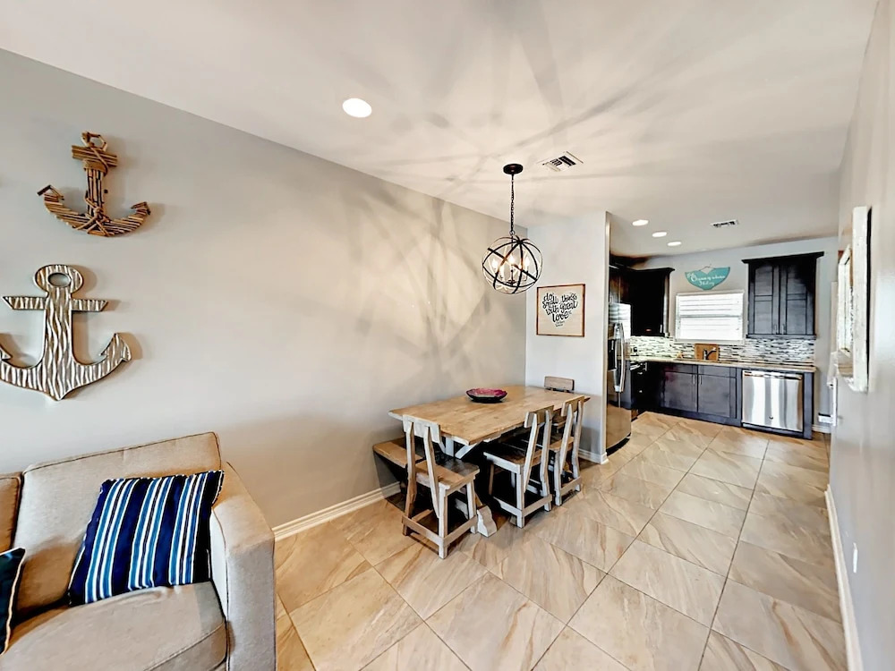 Walk To Beach 4br/3ba  - Port Aransas 4 Bedroom Townhouse