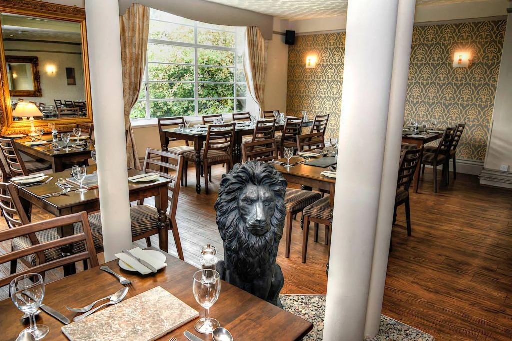 Lion Hotel & Studio Apartments