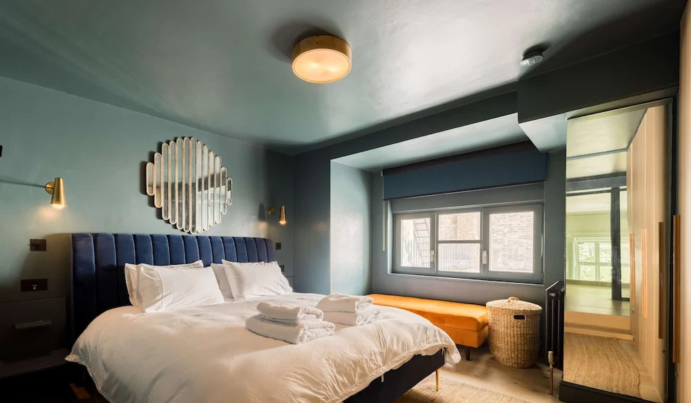 Beautiful Paddington Loft-style Apartment