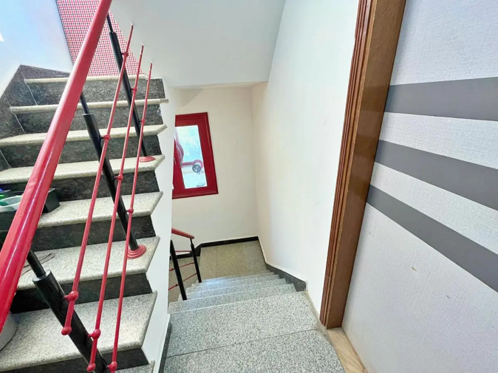 Red Rose Homestay - Rooms with Kitchenette