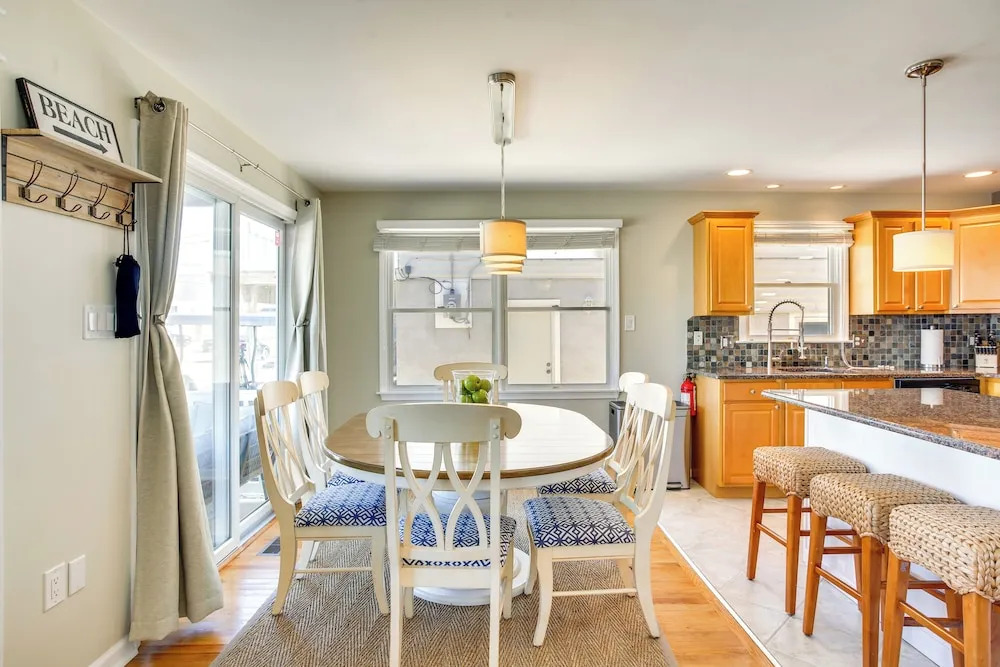 Avalon Vacation Rental w/ Porch & Grill!