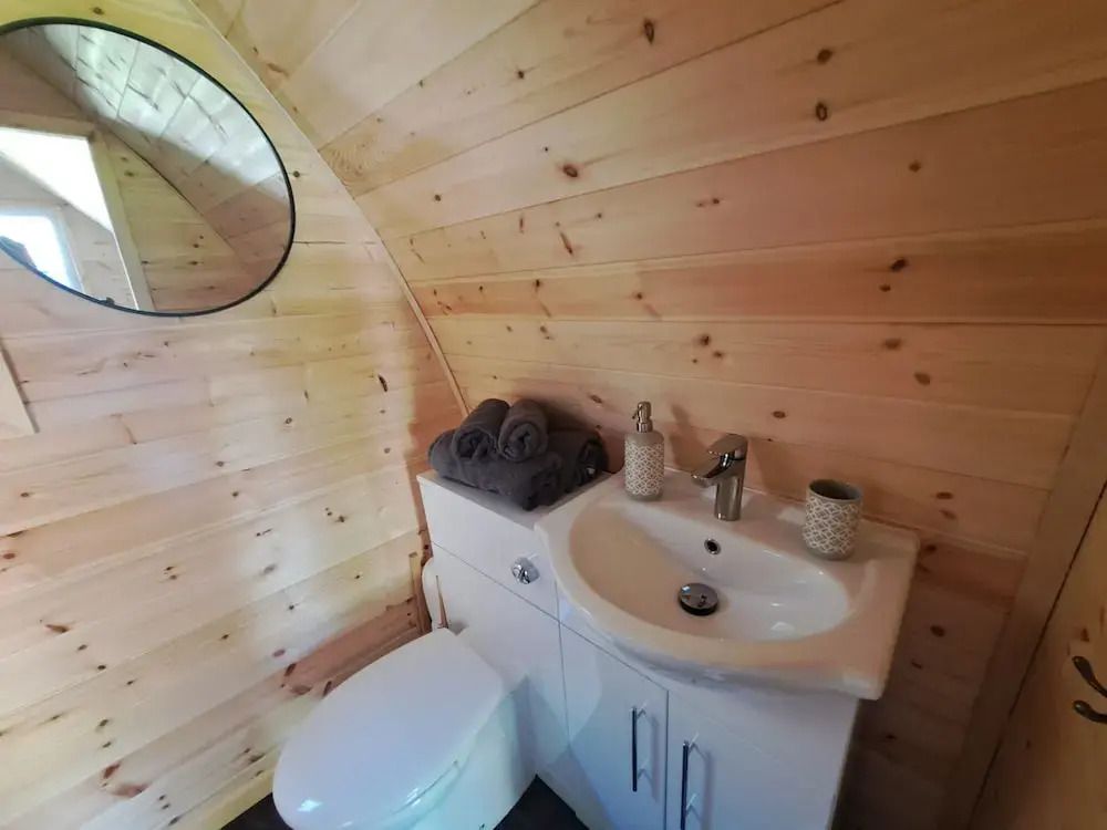 Beautiful and Cosy Garden Pod Saintives