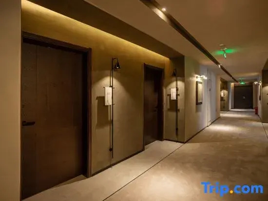 Zhengzhou Mountain Listening Wind City Homestay