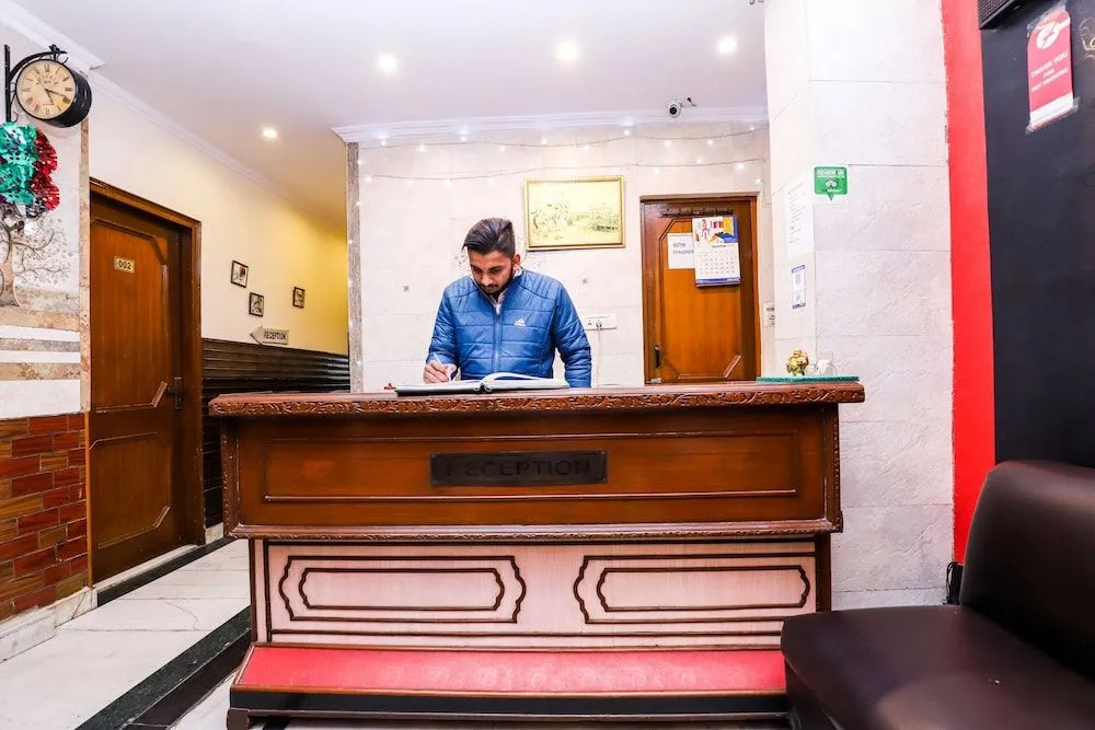 OYO 26873 Hotel Metro Star