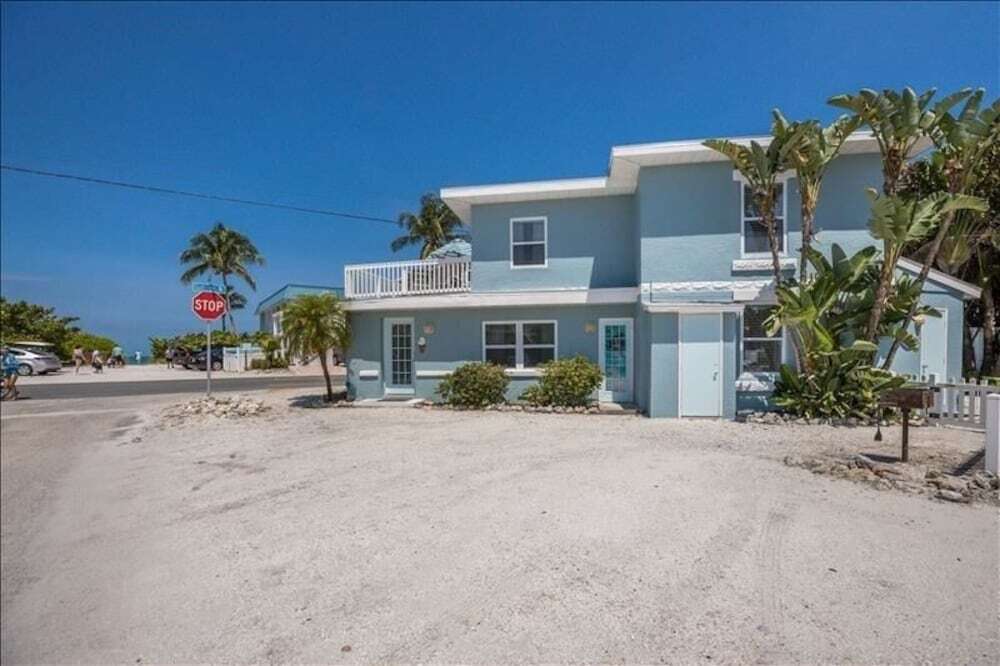 Lazy Daisy 2 Bedrooms 1 Bathroom Villa