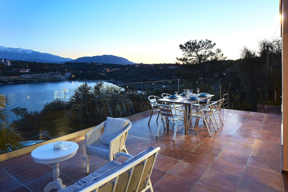 Longobardi Sea Front Villa Chania Greece