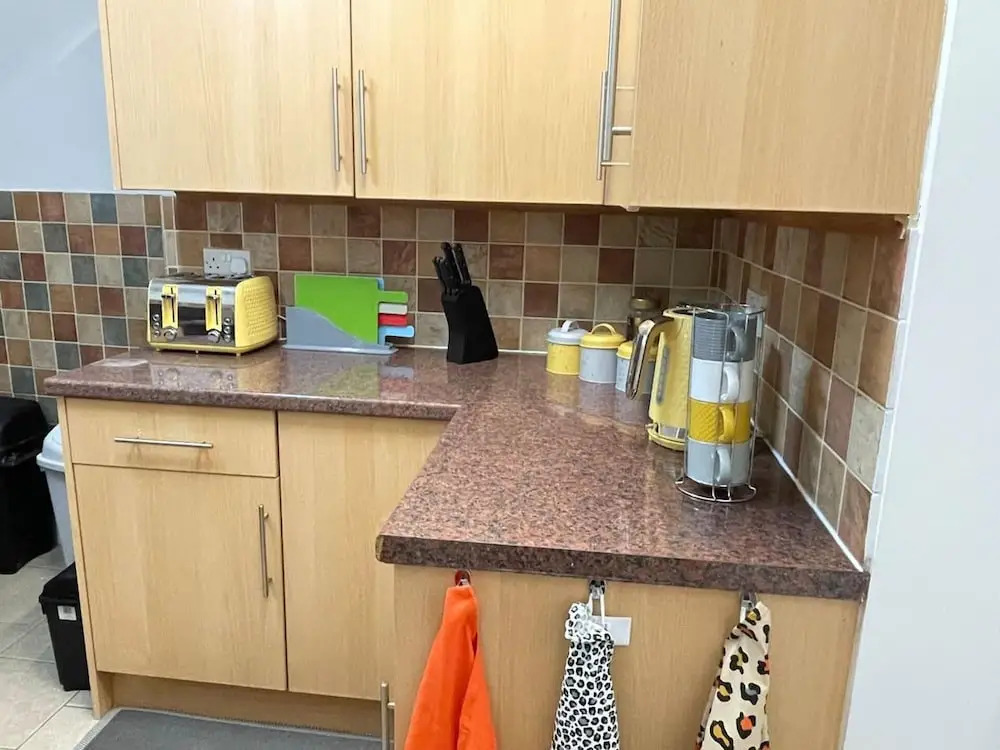 Impeccable 4-bed Home Away From Home in Swindon