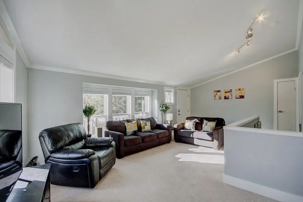 Ski Hill 3 Bedroom Home by Redawning
