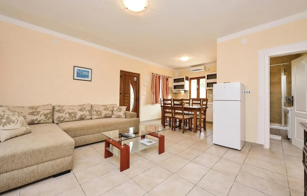 Nice Apartment in Vir With 2 Bedrooms, Wifi and Outdoor Swimming Pool