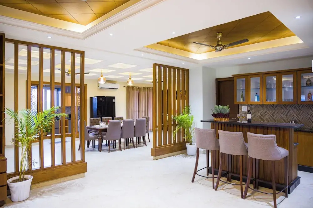 Alaya Stays BYDM The Sky Heaven - 4 BHK Penthouse 15 Min from Triveni Ghat With Balcony & Lift
