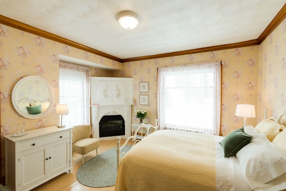 Honeybee Inn Bed & Breakfast