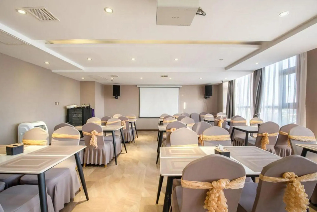 Mengducheng Holiday Hotel