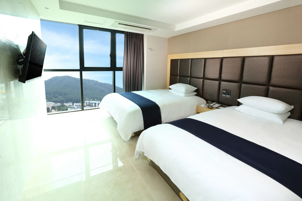 Hotel The One