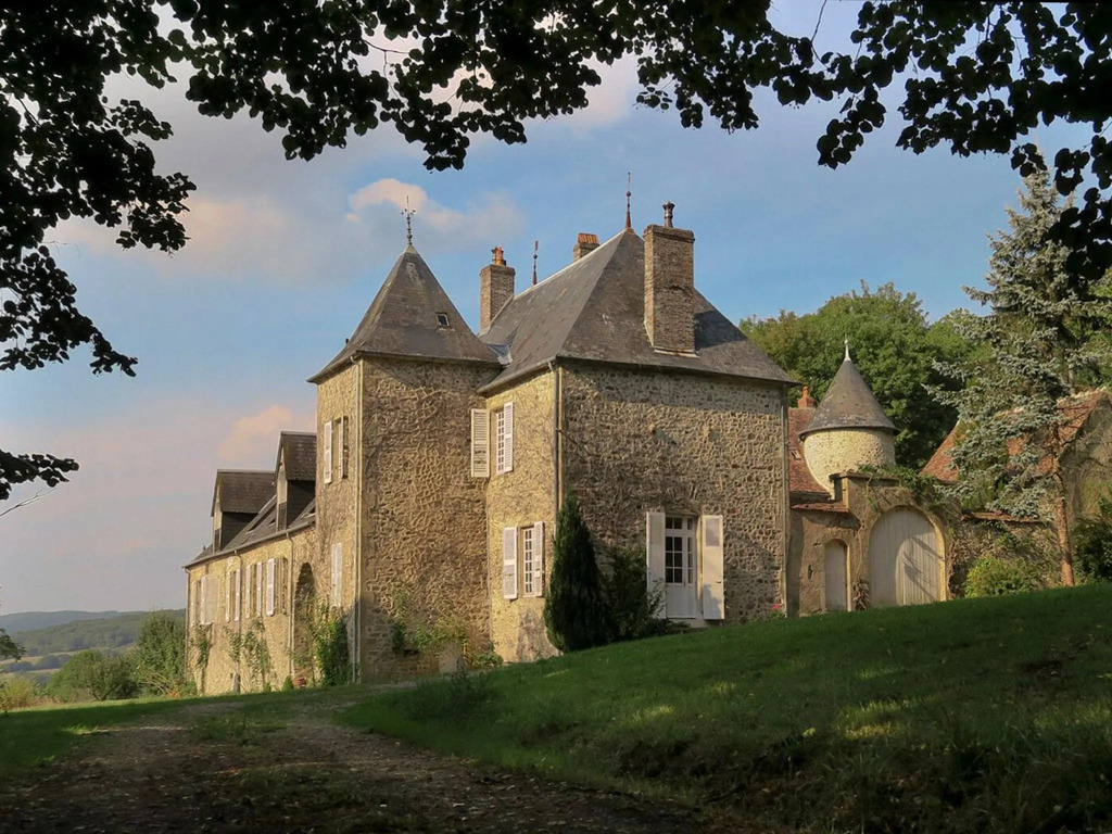 Cosy Castle in Onlay with Swimming Pool