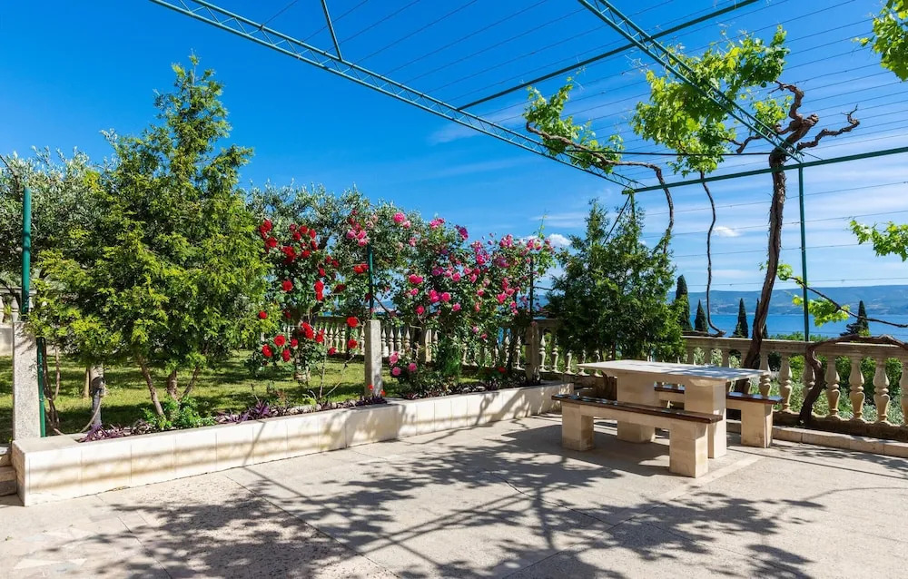 Nice Apartment in Duce With 2 Bedrooms and Wifi