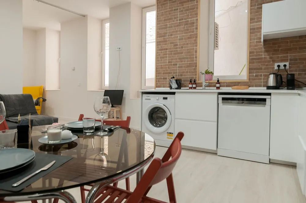 BERNABEU/ C.UNIVERSITARIA APARTMENTS