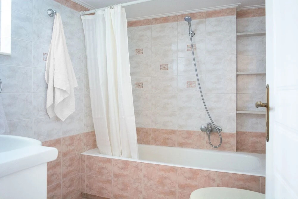 Aphrodite 6th flr apt 5 from metro