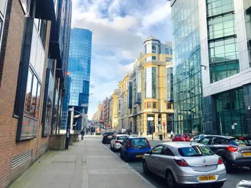 Glasgow City Centre Flat with River Views and Parking