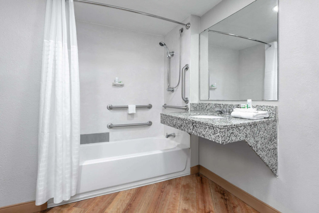 Baymont by Wyndham Austin University Area