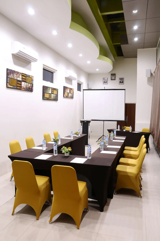 Biz Boulevard Hotel
