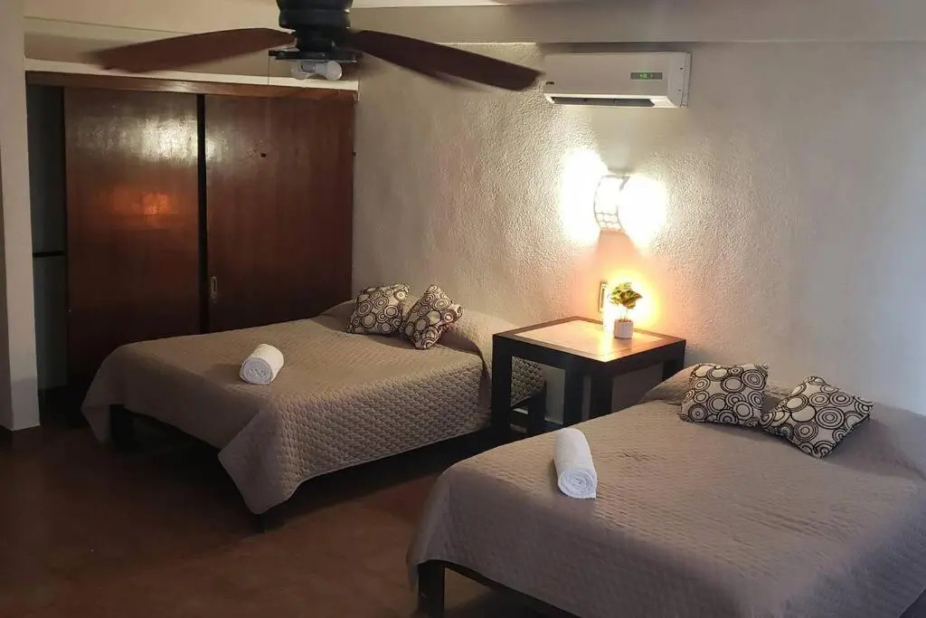Departamento GRANDE con 2 recamaras con aire 5 camas wifi 115mb, cocina .Cochera techada, #4