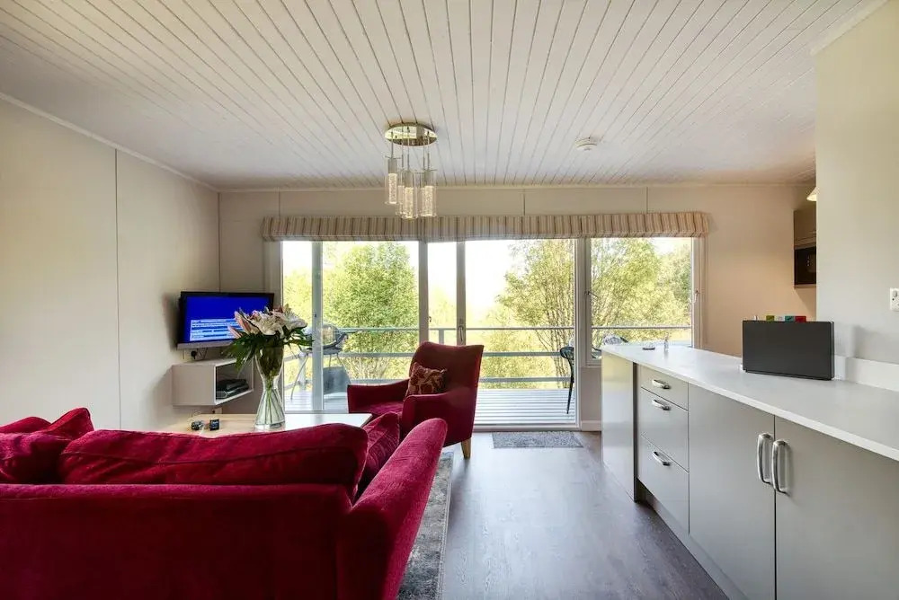 2 bedroom lodge with stunning loch mountain views