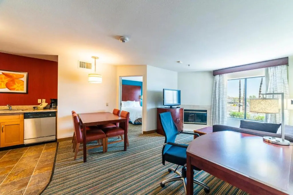 Metro PHX Upstairs 2bd sleeps 6 heated pool PETS ALLOWED