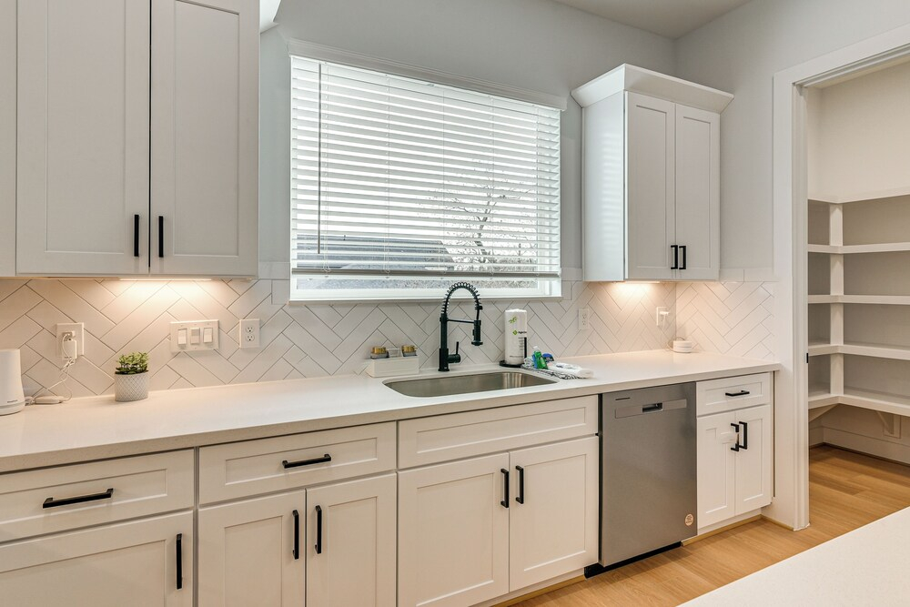Sleek & Spacious! Prime Houston Home Near NRG