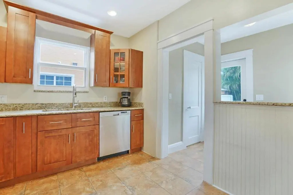 Charming Historic Home and Cottage minutes from the Intracoastal and the Beach