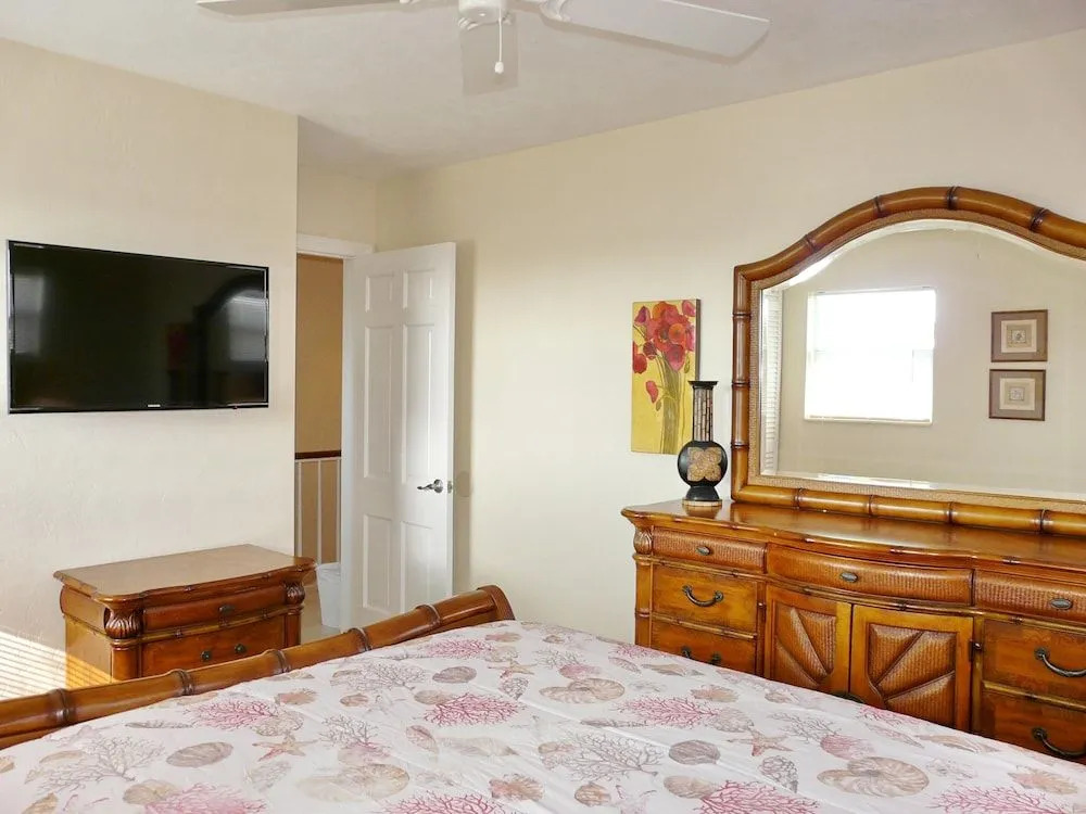 819 Chestnut Court