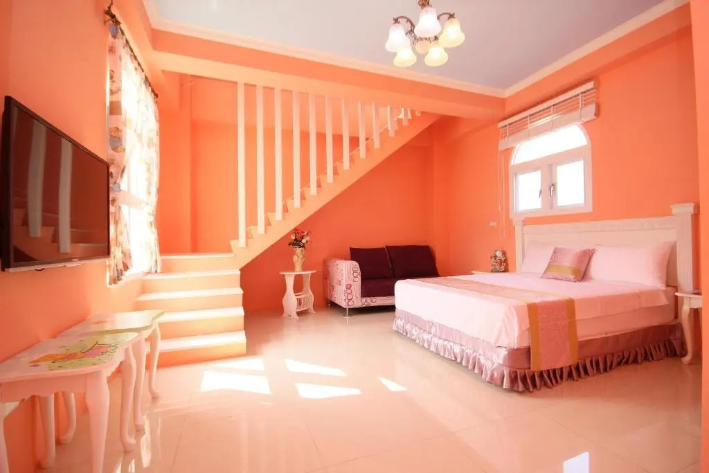 Decoupage Manor