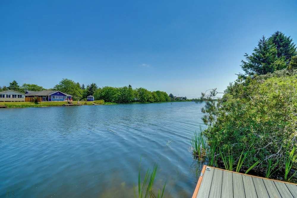 Dog-friendly Retreat w/ Dock & Waterfront Views